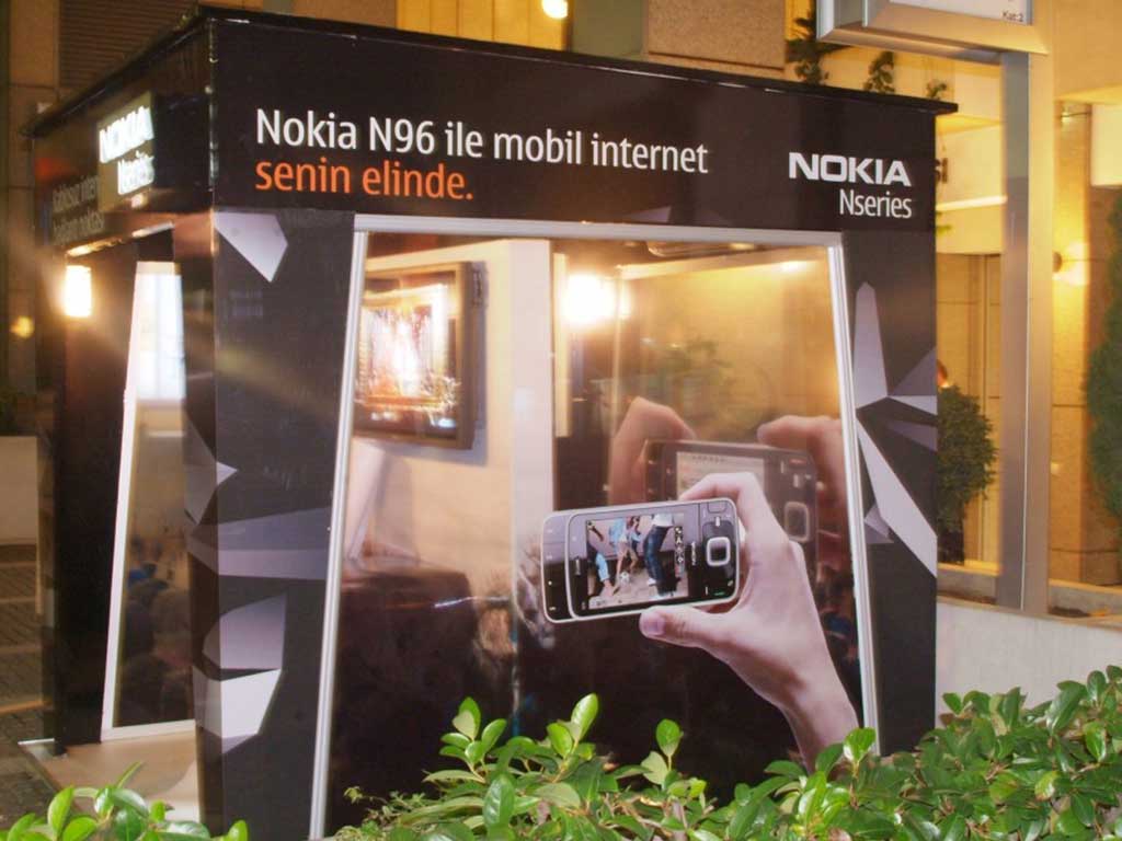 Nokia N96 kapalı tanıtım kabini ve mobil internet temalı giydirme