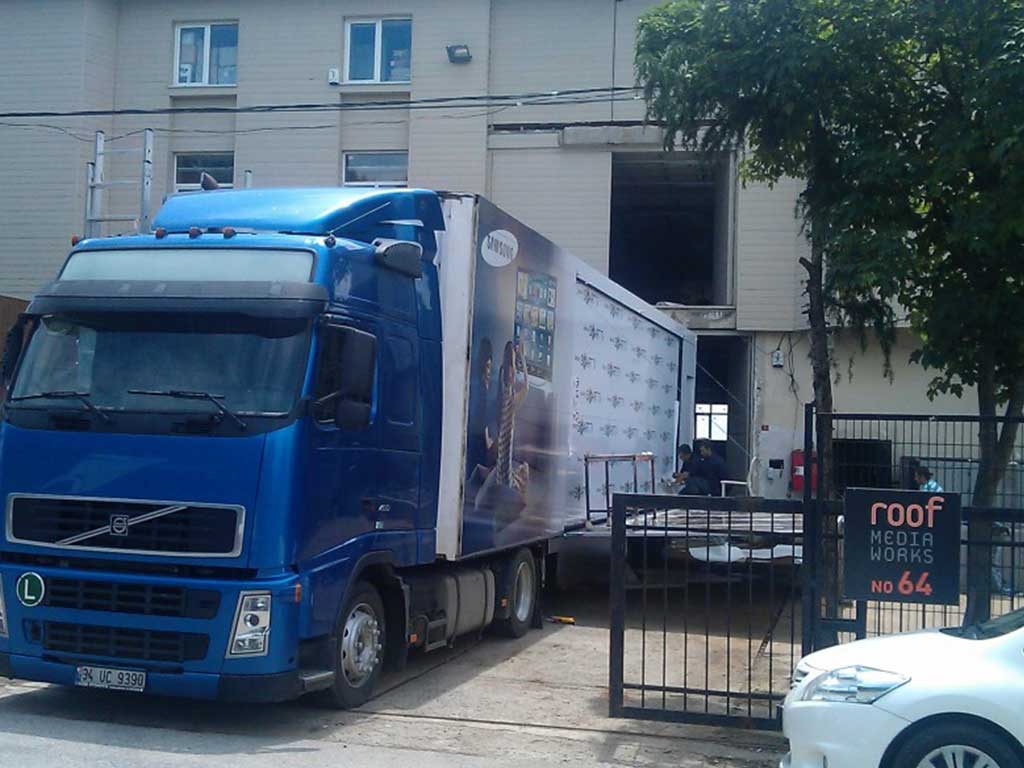 Samsung Roadshow mobil sergi tırının hazırlık aşaması