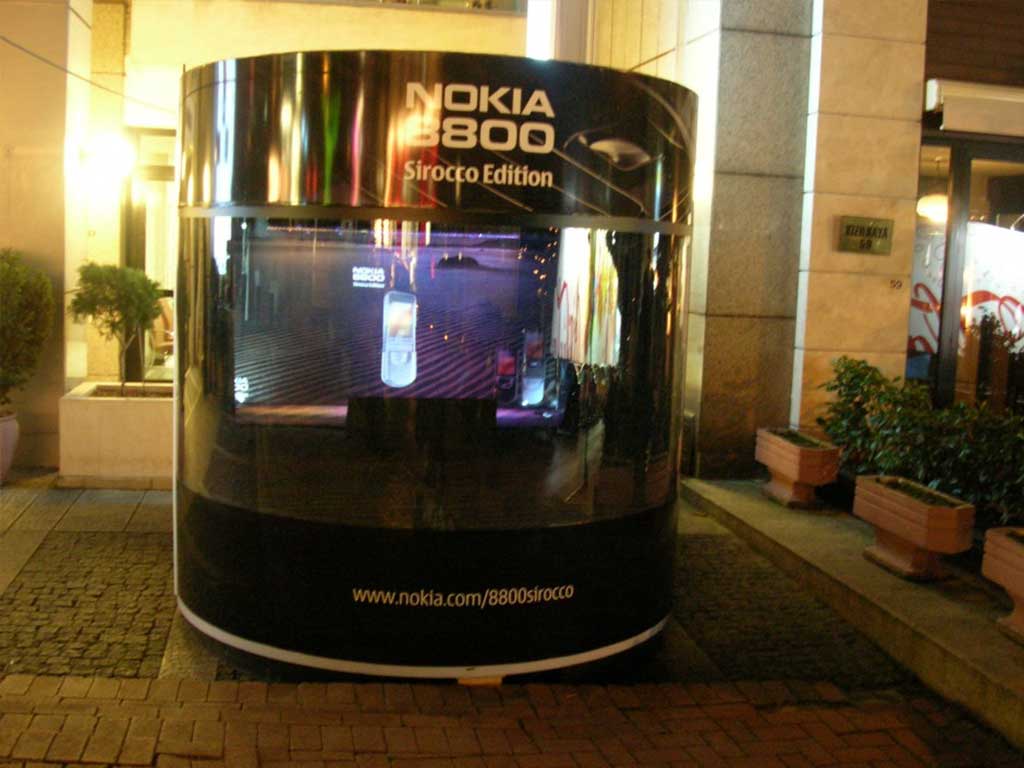 Nokia 8800 Sirocco Edition standı, cephe görünümü